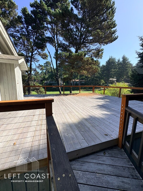 Building Photo - 132 Salishan Dr