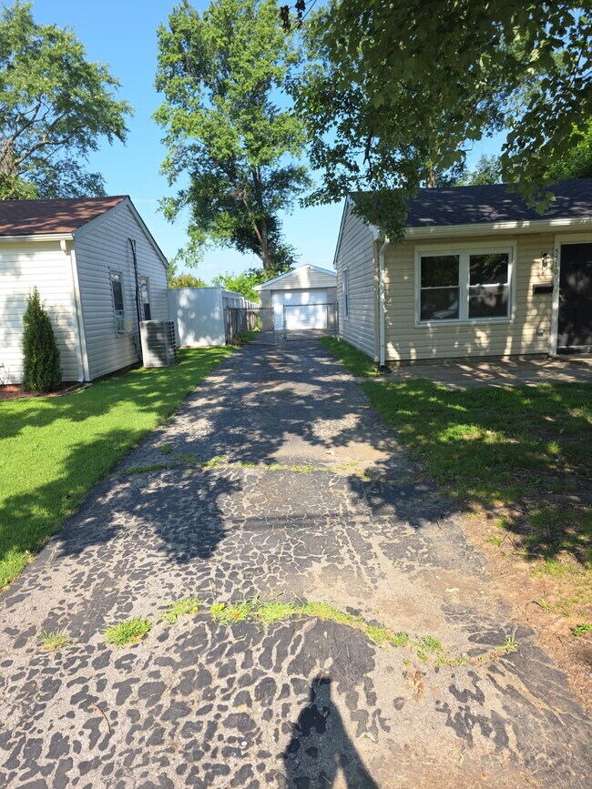 Building Photo - 5510 Halstead Ave