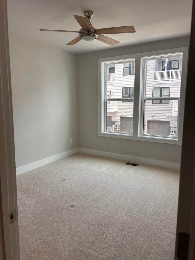 Building Photo - 674 Noush Ct
