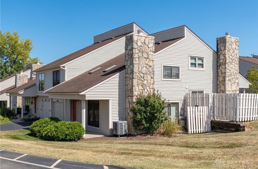 Building Photo - 2344 Fieldstone Cir