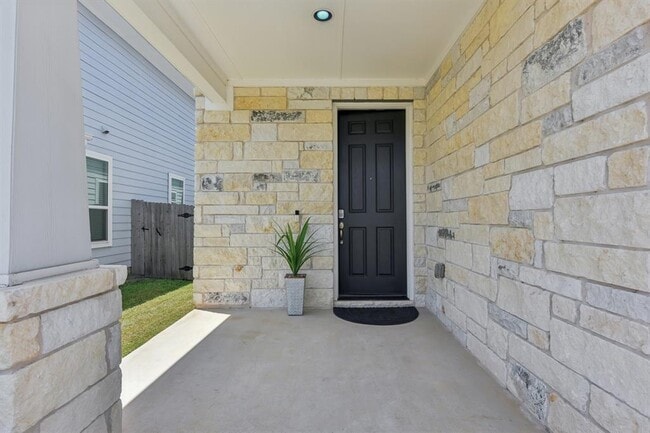 Building Photo - 117 Stone Cyn Dr