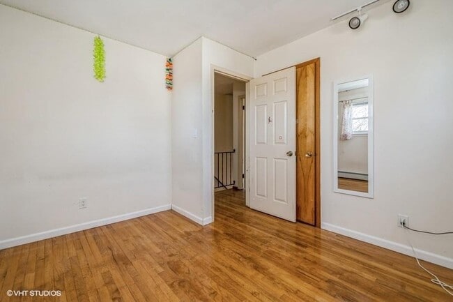 Building Photo - 126 Linden Ln