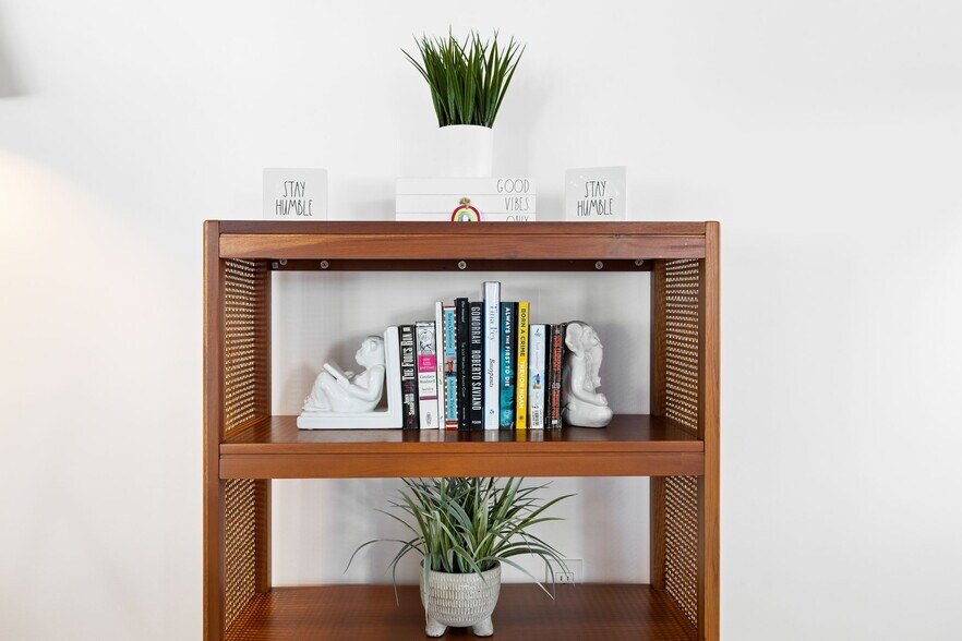 Building Photo - 614 Knob Hill Ave