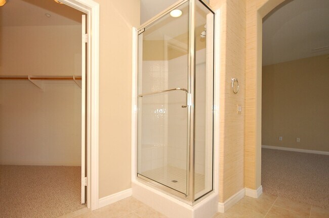 Building Photo - Amazing Location Home in Carlsbad with Lag...