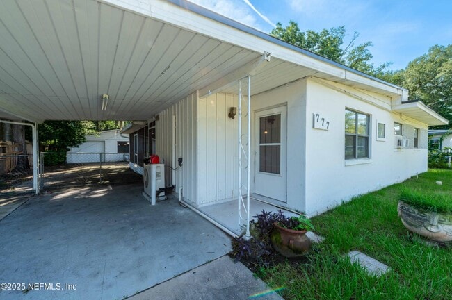 Building Photo - 777 La Marche Dr