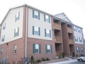Building Photo - Spring of 2026 ONLY $1300 for Newly Renovated 1 bedroom in a 4 Bedroom Apartment in Downtown Blac...