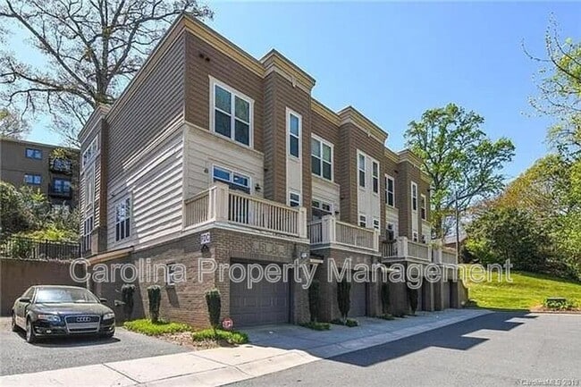 Primary Photo - 245 N Dotger Ave