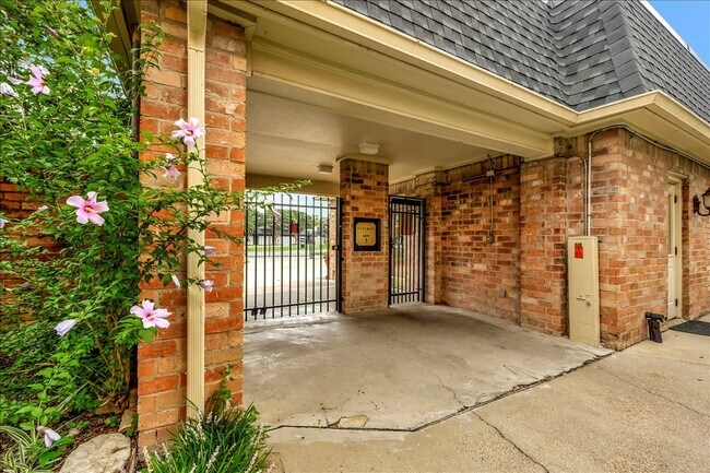 Building Photo - 1601 S Shepherd Dr