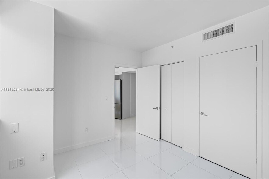 Building Photo - 1300 S Miami Ave