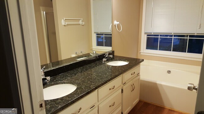 Building Photo - 2807 Forest Wood Dr