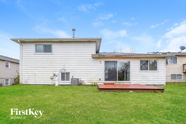 Building Photo - 660 Sullivan Ln