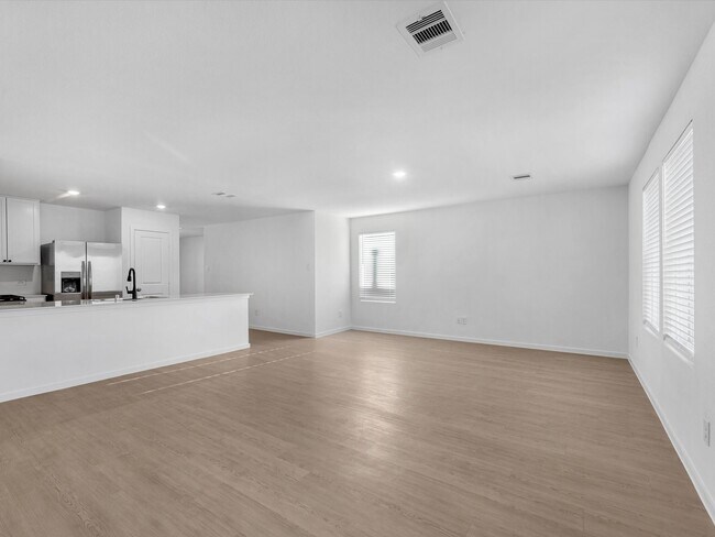 Building Photo - 25433 Carnation Ct