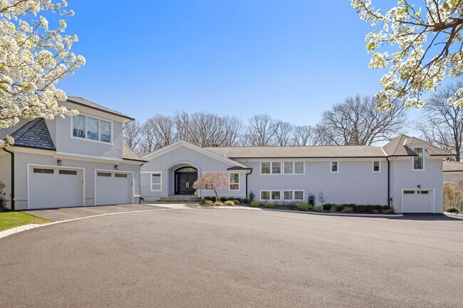 Building Photo - 425 Highview Rd
