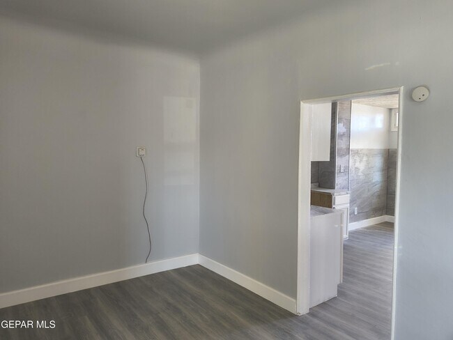 Building Photo - 714 N San Marcial St