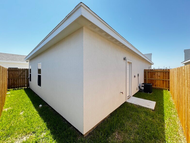 Building Photo - 4000 La Vista Ave