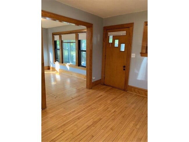 Building Photo - 522 View St