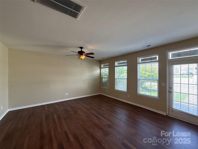 Building Photo - 3819 Balsam St