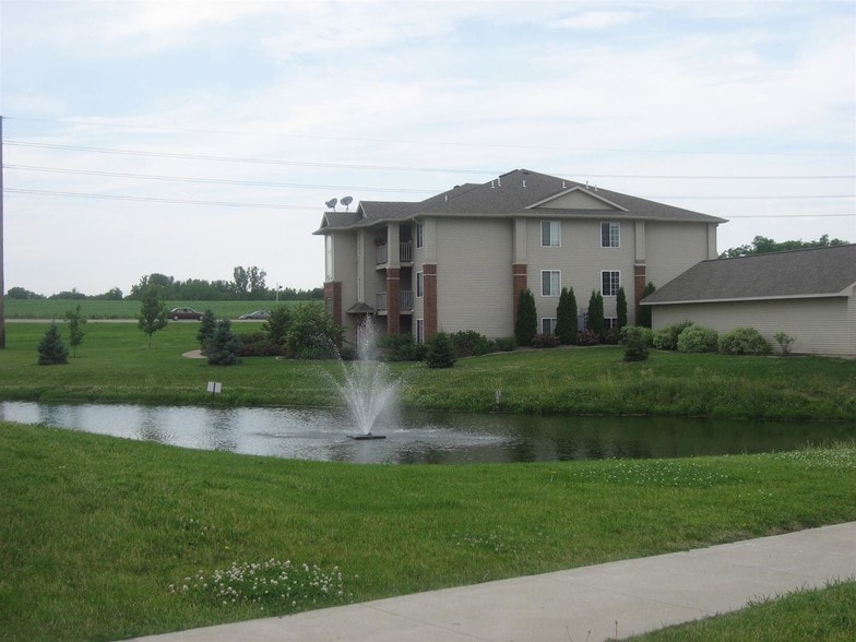 Riverbend 33063500 Steamboat Way 3407 Steamboat Way Muscatine IA