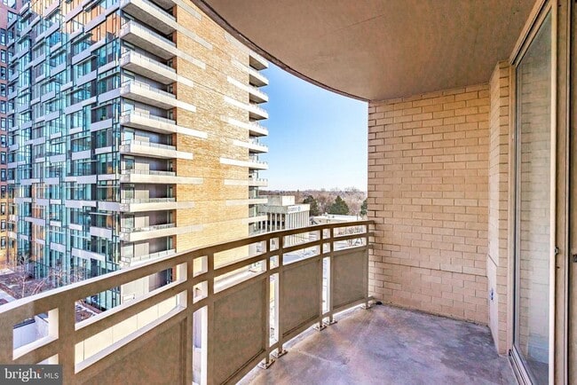 Building Photo - 4801 Fairmont Ave