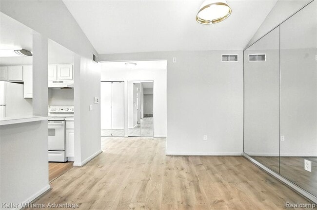Building Photo - 863 Brandon Ave