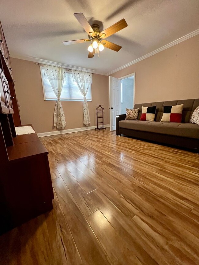 Building Photo - Gorgeous 4-Bedroom Townhome with One-Car Garage! Available NOW!