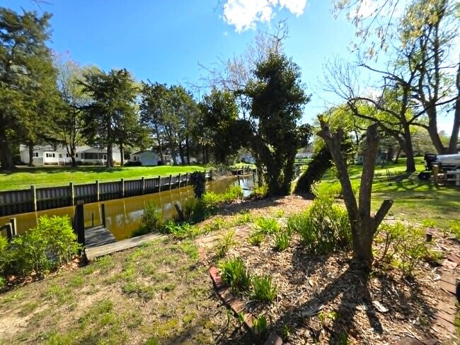 Building Photo - 104 Lee Dr