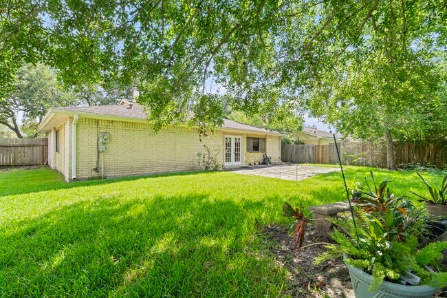 Building Photo - 2126 Turtle Creek Dr