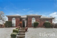 Building Photo - 709 De Soto Dr