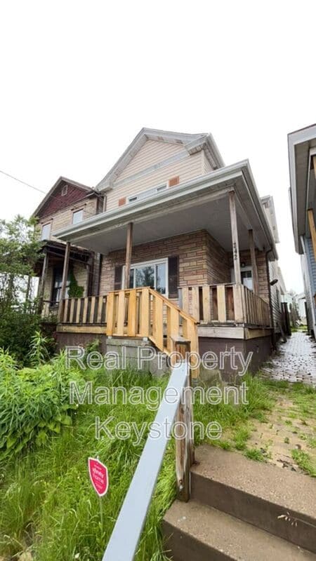 Building Photo - 242 E 17th Ave