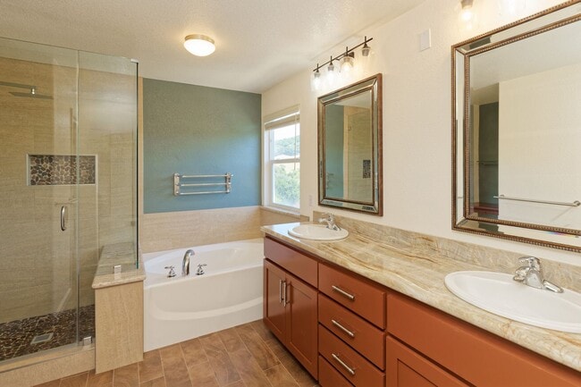Building Photo - 1012 Trailside Dr