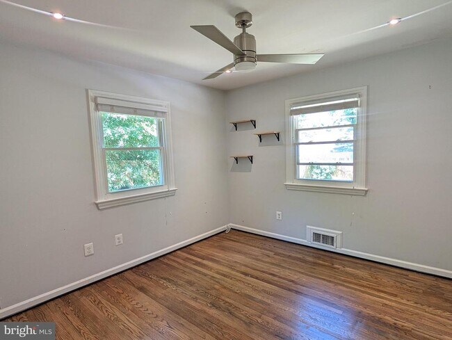 Building Photo - 2216 Harvard Dr