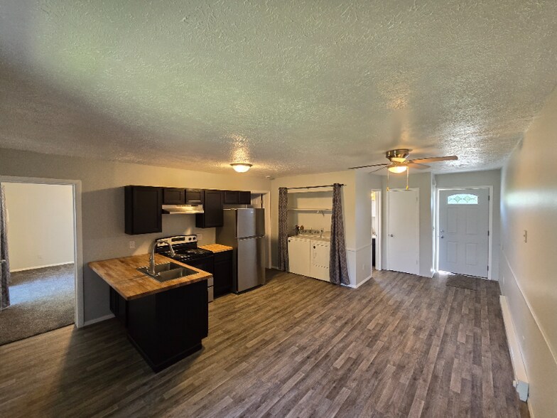 Primary Photo - 1200 N Main St