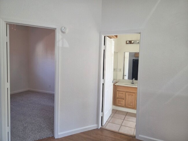 Building Photo - 500e