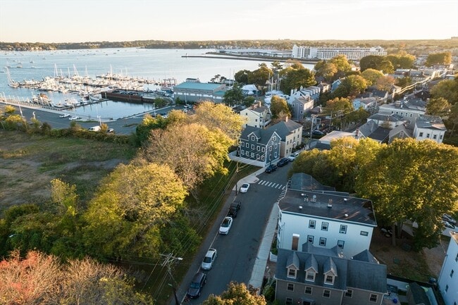 Building Photo - 72 Derby St