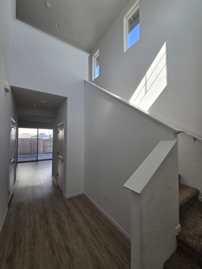 Building Photo - Home For Rent