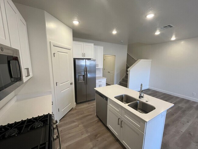 Building Photo - Azalea Beauty!