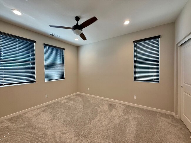 Building Photo - Beautiful and Modern 3-Story Townhome!