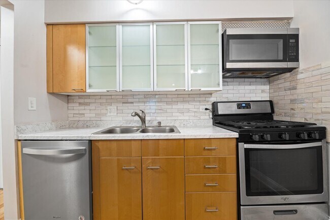 Building Photo - 5300 Carriage Way Dr