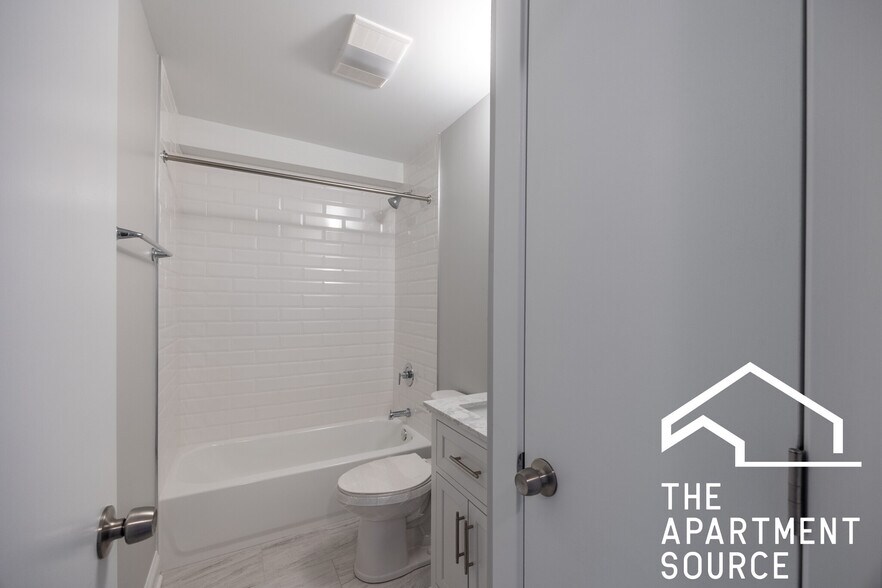 Building Photo - 744 W Gordon Ter