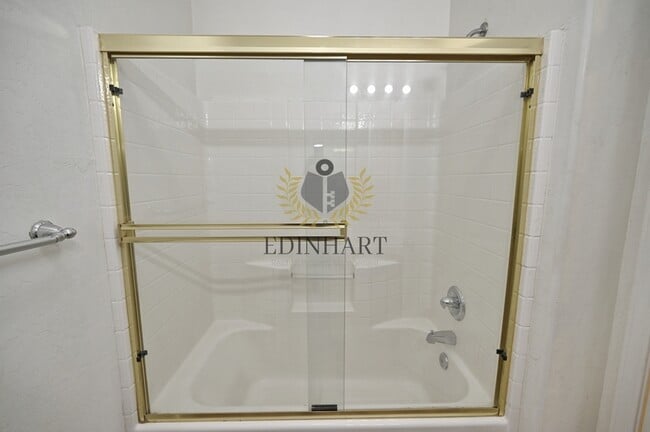 Building Photo - 6083 E Andrews Ave