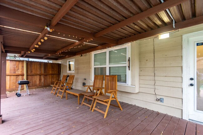 Building Photo - 1423 Sweet Grass Trail