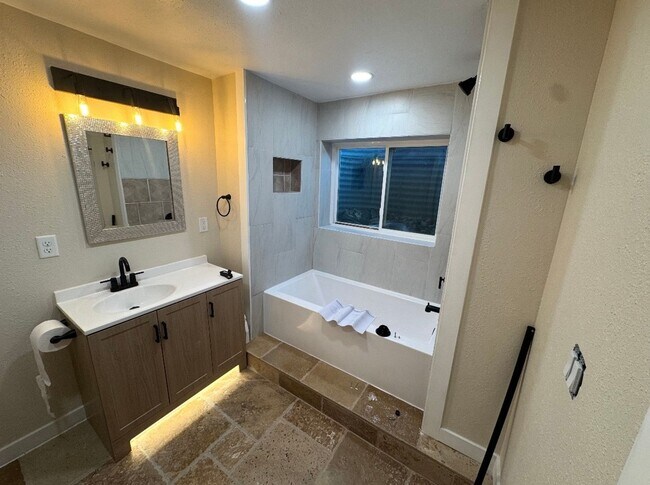 Building Photo - Beautiful Home!!!
