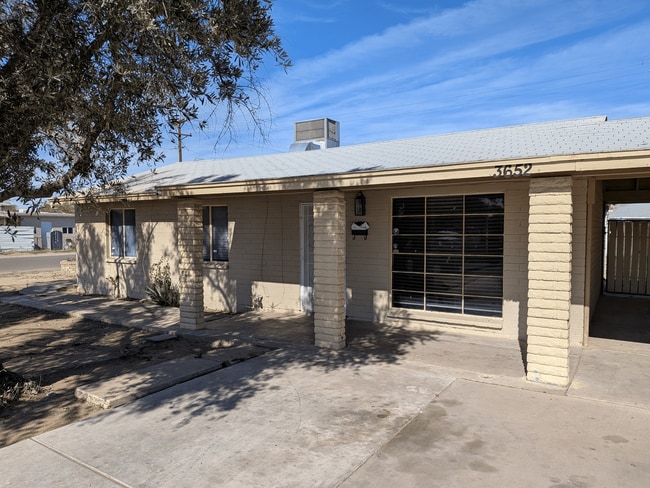 Building Photo - 3652 W Vernon Ave