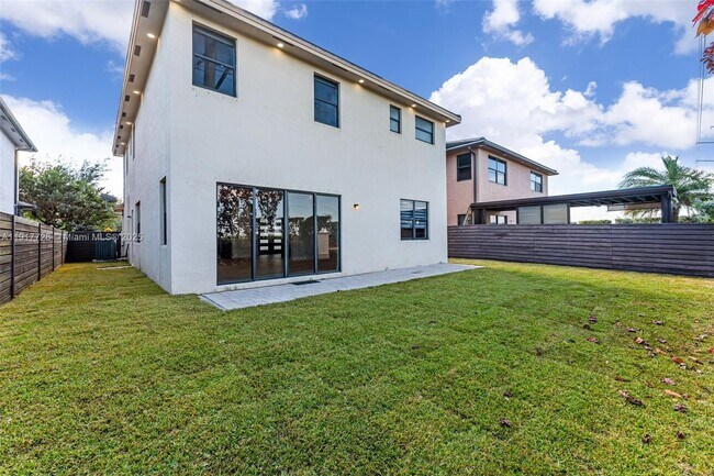 Building Photo - 16175 SW 136th Terrace