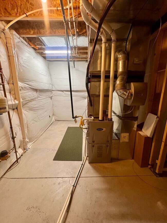 Building Photo - Gorgeous 4 Bedroom Townhome in Briargate