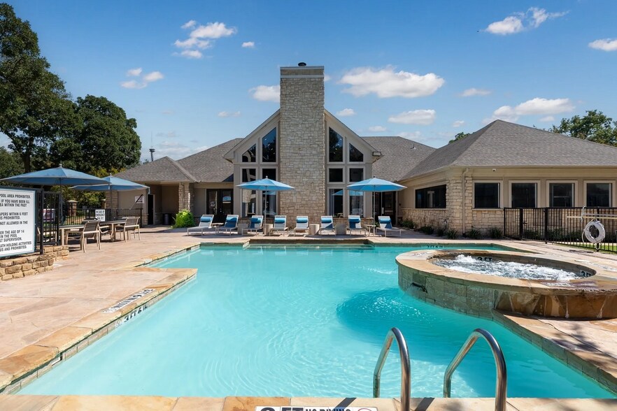 Building Photo - 165 Forestbrook Dr