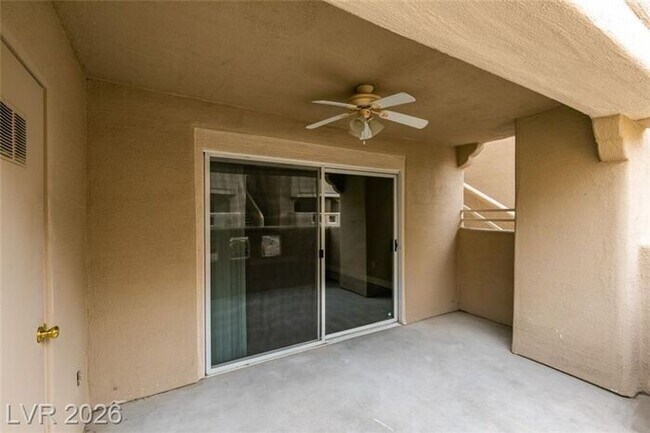 Building Photo - Beautiful Condo in a sought-after Gated Summerlin Community!