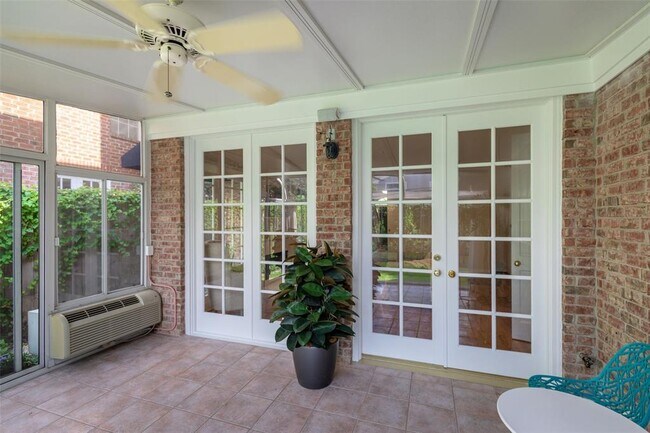 Building Photo - 5583 Beverly Hill St