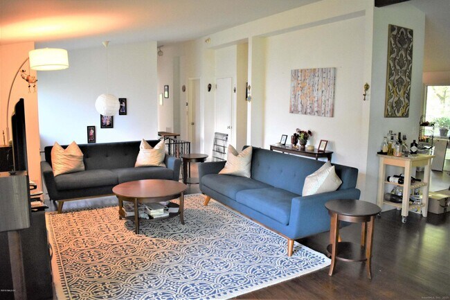 Building Photo - 4 Split Timber Pl