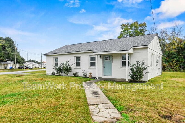 Building Photo - 3043 Terry Dr